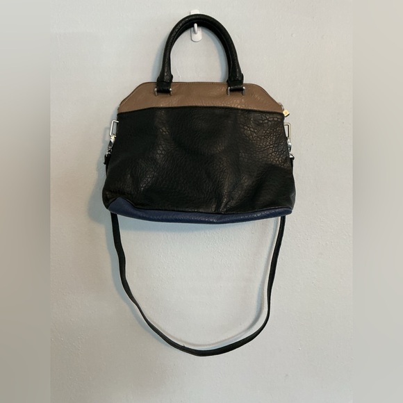 Kenneth Cole Reaction Woman’s Color Block Design Handbag.